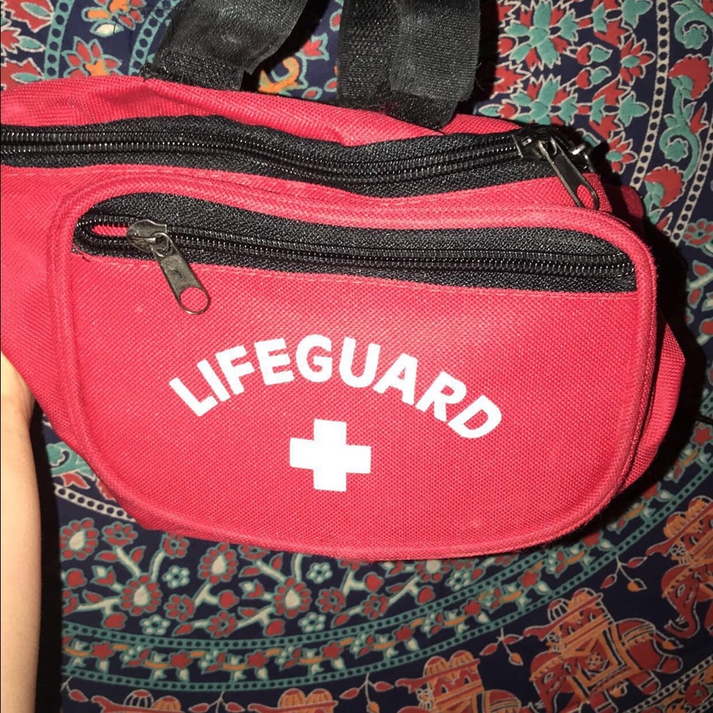 Lifeguard Fannypack with water bottle